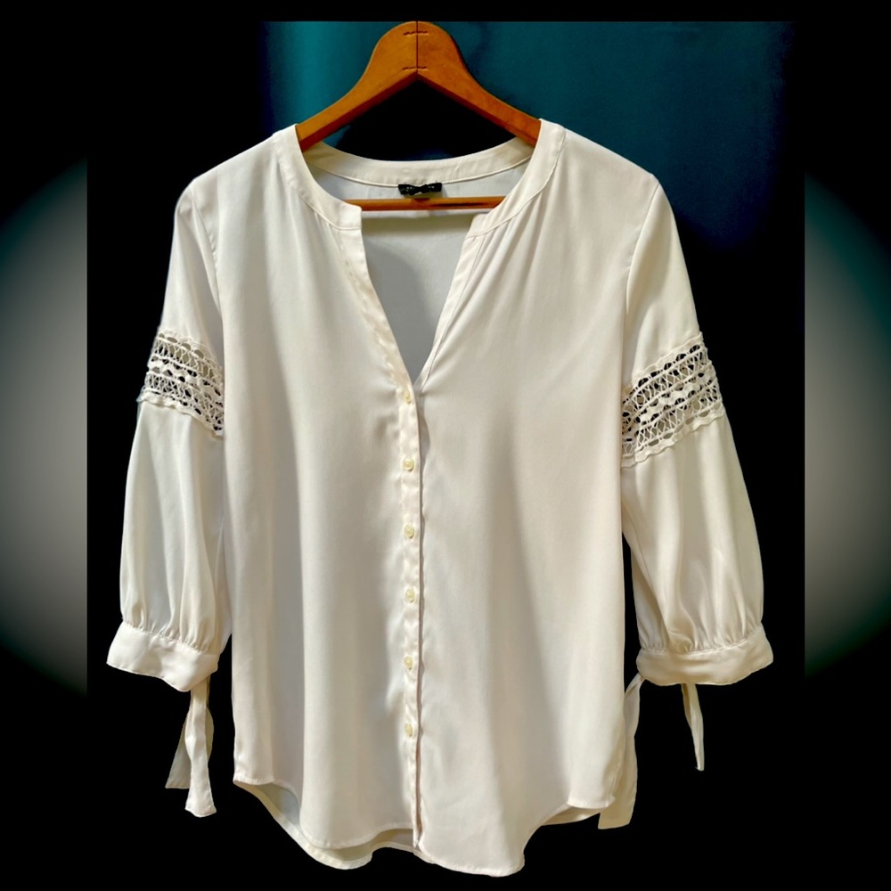 Size XS Ann Taylor Cream Color Top